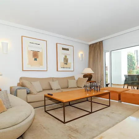 Family With Garden- Monteros Palm