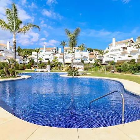 Family With Garden- Monteros Palm *