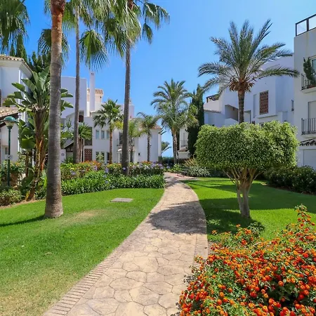 Family With Garden- Monteros Palm Apartment